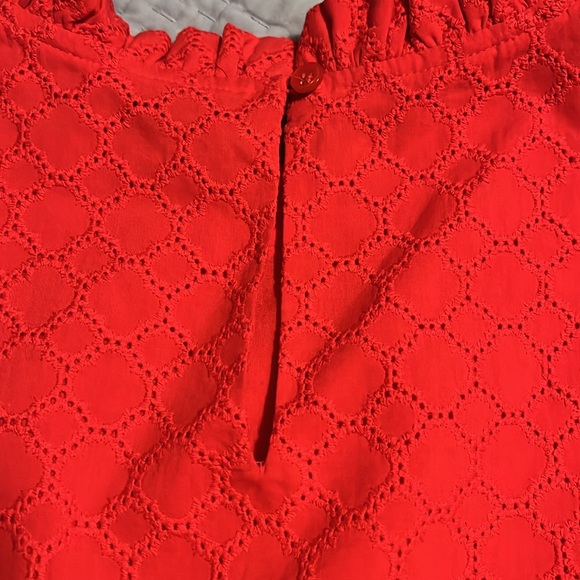 Red sleeveless cotton eyelet blouse. With key hole back. - Picture 5 of 5